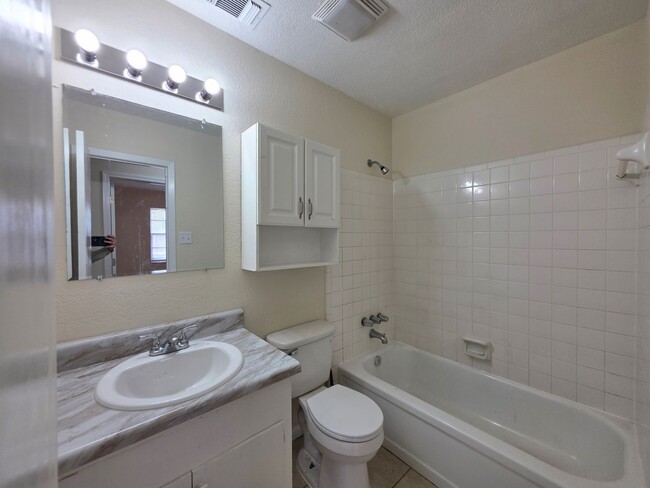 Building Photo - 5BR/2BA home with large family room