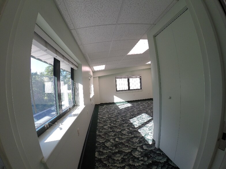 Building Photo - 55 US Route 1 Byp