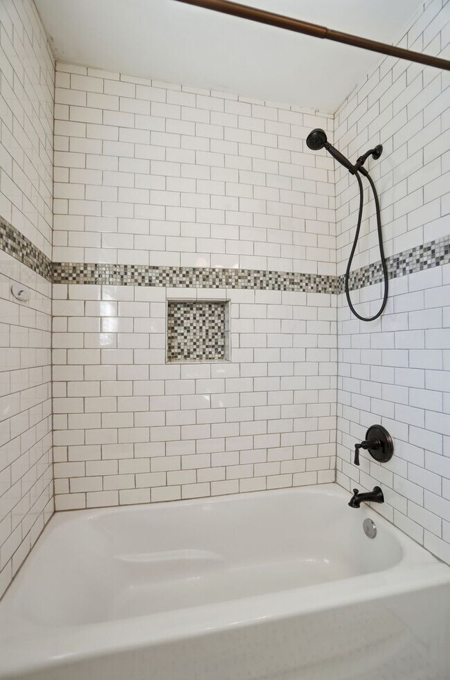 Building Photo - Historic Wesley Heights Home | Walkable to Uptown | 2 Primary Suites