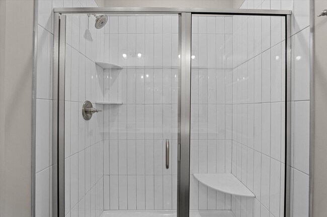 Building Photo - 626 Hope St