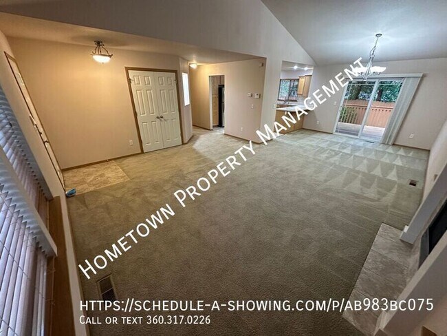 Building Photo - 9420 Fairhill Dr NE