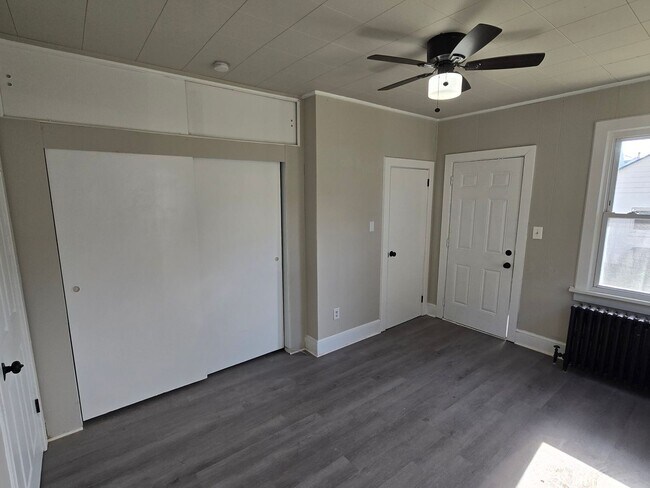 Building Photo - Washington Street