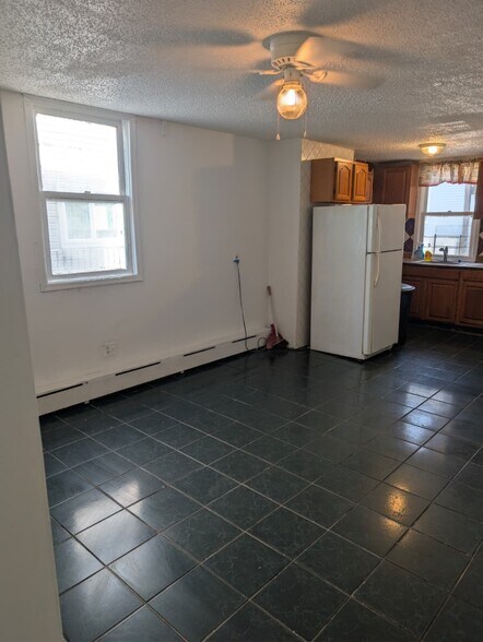 Building Photo - 76 Grove Ave