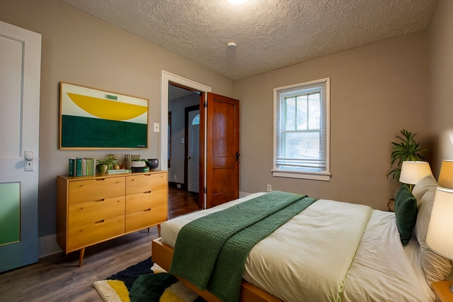 Building Photo - 2 Bedroom / 1 Bath Home located near Askar...