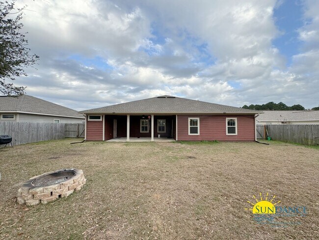 Building Photo - Exquisite 4 Bedroom Home in Navarre Near Beaches & Amenities!