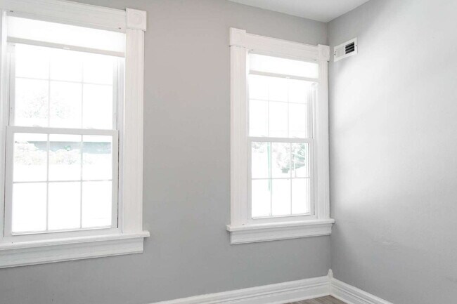 Building Photo - Student Housing Near the University of Dayton – Rent is $750 per bedroom (3 students), total leas...