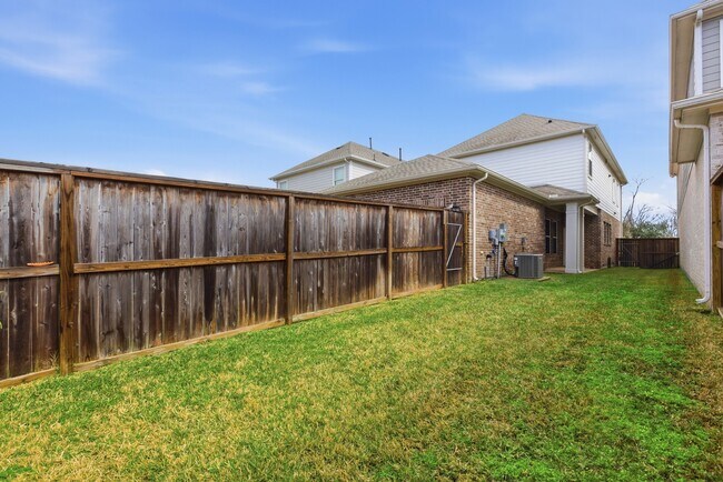 Building Photo - 2151 Creekside Breeze Dr