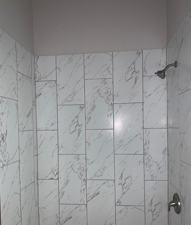 Building Photo - 221 W Wilson Ave