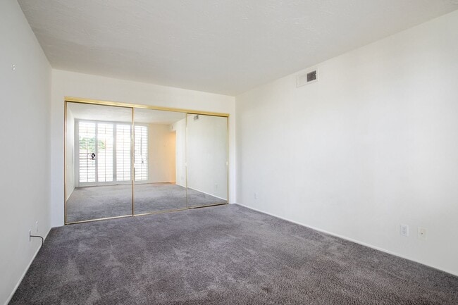 Building Photo - Mid-Century in Rancho Mirage!