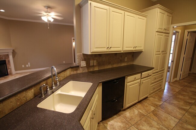 Building Photo - Coming Soon: Beautiful 3 Bedroom, 2 Bath n...