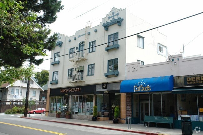 Building Photo - 2704 Derby St