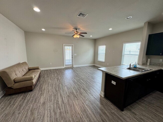 Building Photo - 5736 Callaway Cir