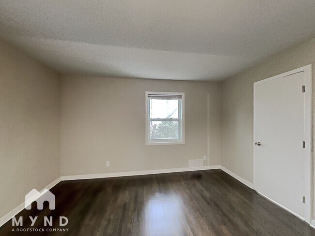 Building Photo - 1324 N Cliff Valley Way NE
