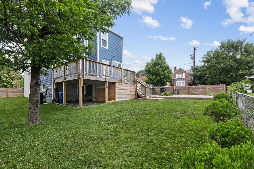 Building Photo - 2235 Quincy St NE