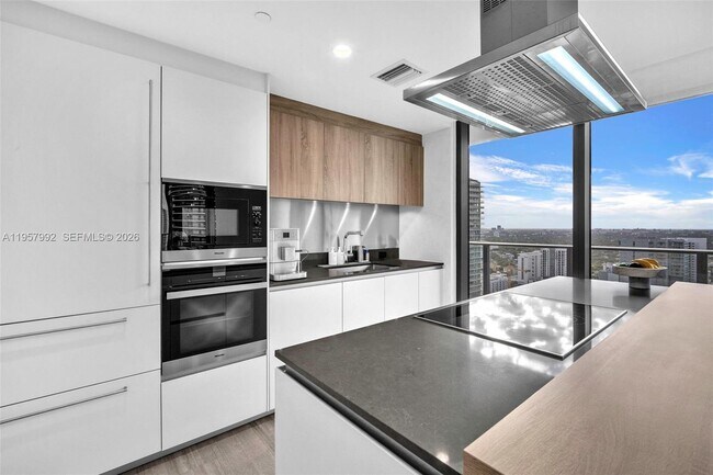 Building Photo - 1000 Brickell Plaza