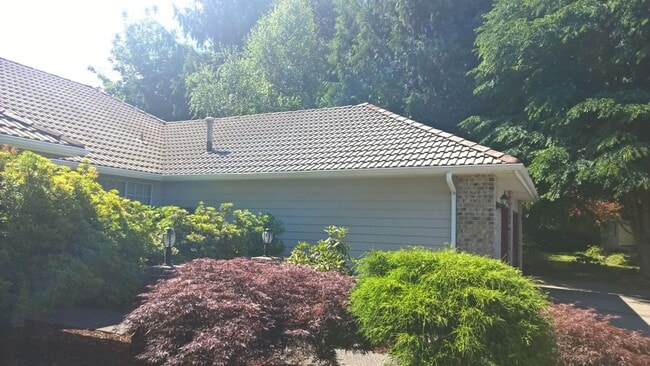Building Photo - Gold Creek Community