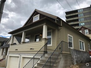Building Photo - Light and bright one bedroom near PSU in S...