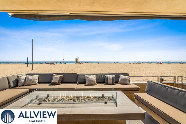 Building Photo - Stunning Beach House located on Newport Be...