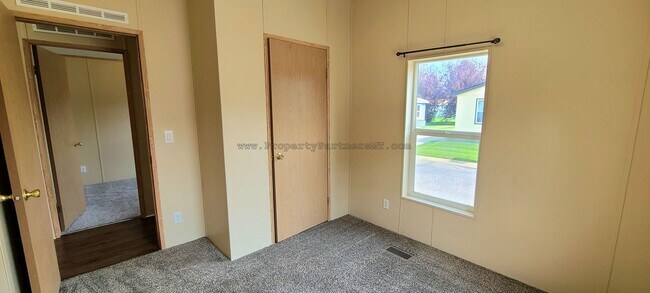 Building Photo - Discover this Recently Upgraded 3 Bed 2 Bath Modular House!