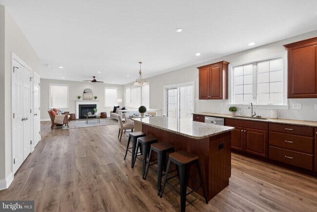 Building Photo - 208 Liberty Cir