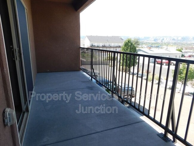 Building Photo - 1546 Poplar Dr