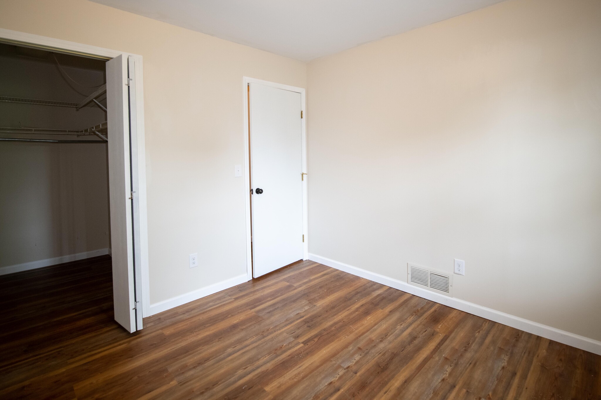 Building Photo - 146 Pierre Pl