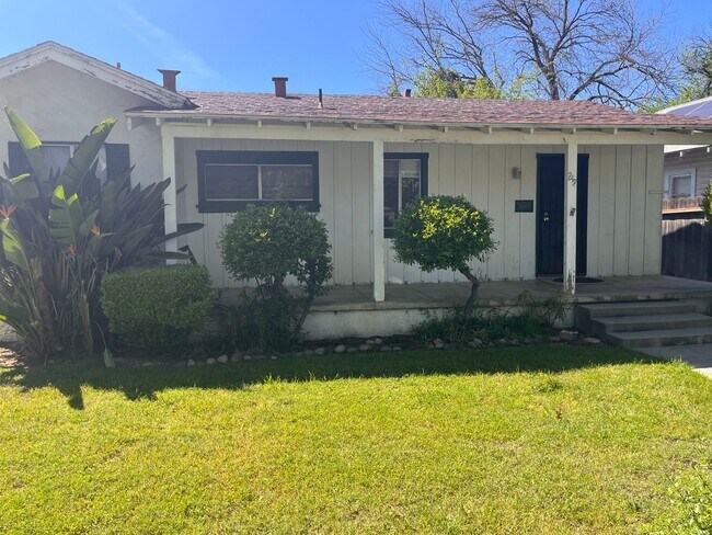Primary Photo - Available Now!! Delightful 1 bedroom, 1 ba...