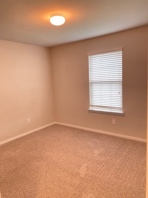 Building Photo - 2114 Tannin Dr.