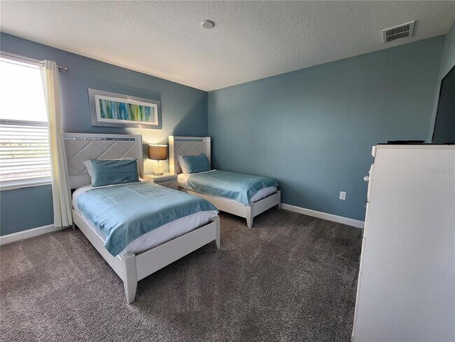 Building Photo - 1525 Flange Dr