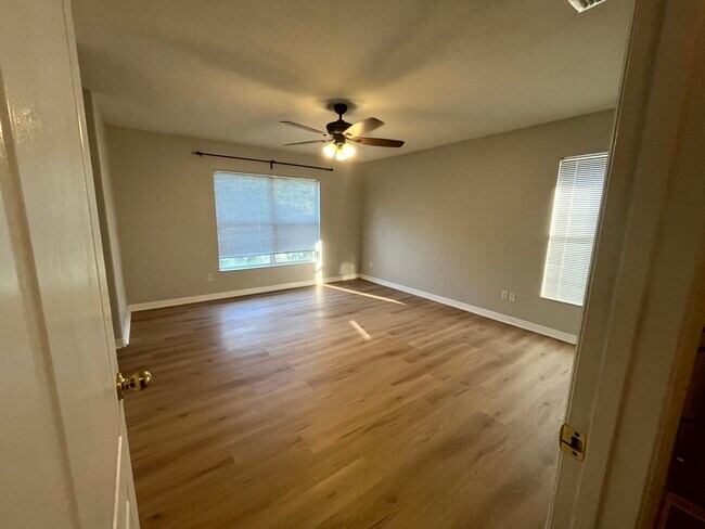 Building Photo - 7843 Foxgrove Dr