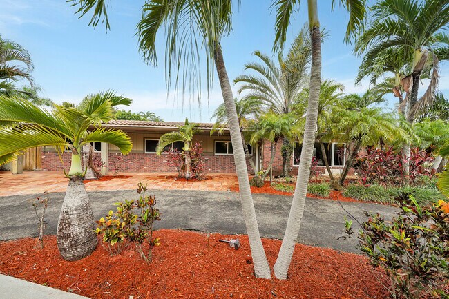 Building Photo - 1518 N Yale Dr