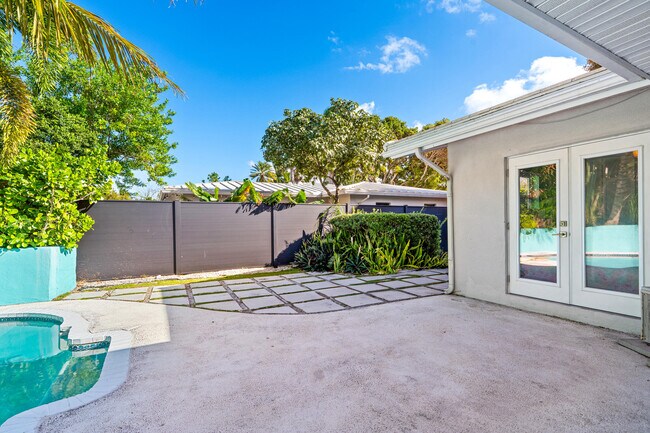 Building Photo - 113 Park Ln E