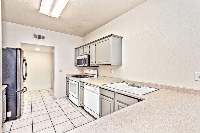Building Photo - 1637 Cave Spring Dr