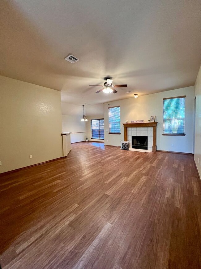 Building Photo - Lovely Rental Home in Heatherwood Neighborhood!