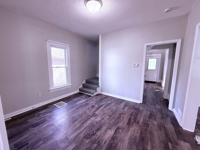 Building Photo - 3-Bed House in Waterloo