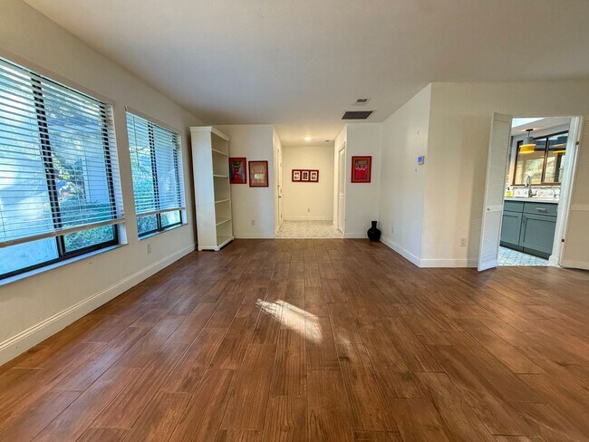 Building Photo - Pet Friendly 3BR/2BA House in Desirable Turkey Creek