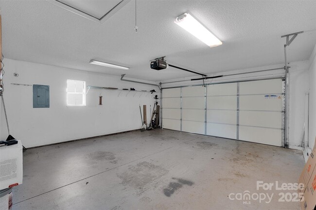 Building Photo - 6340 S Bend Ln