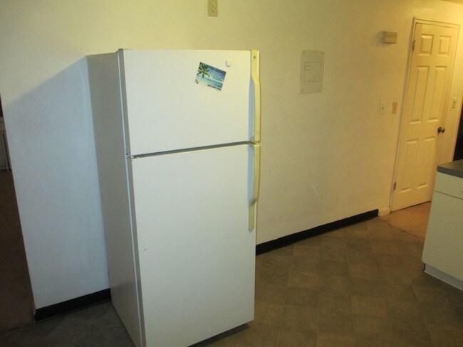 Building Photo - 5 Summit Ave 2nd Floor - 2Bdrm Rental