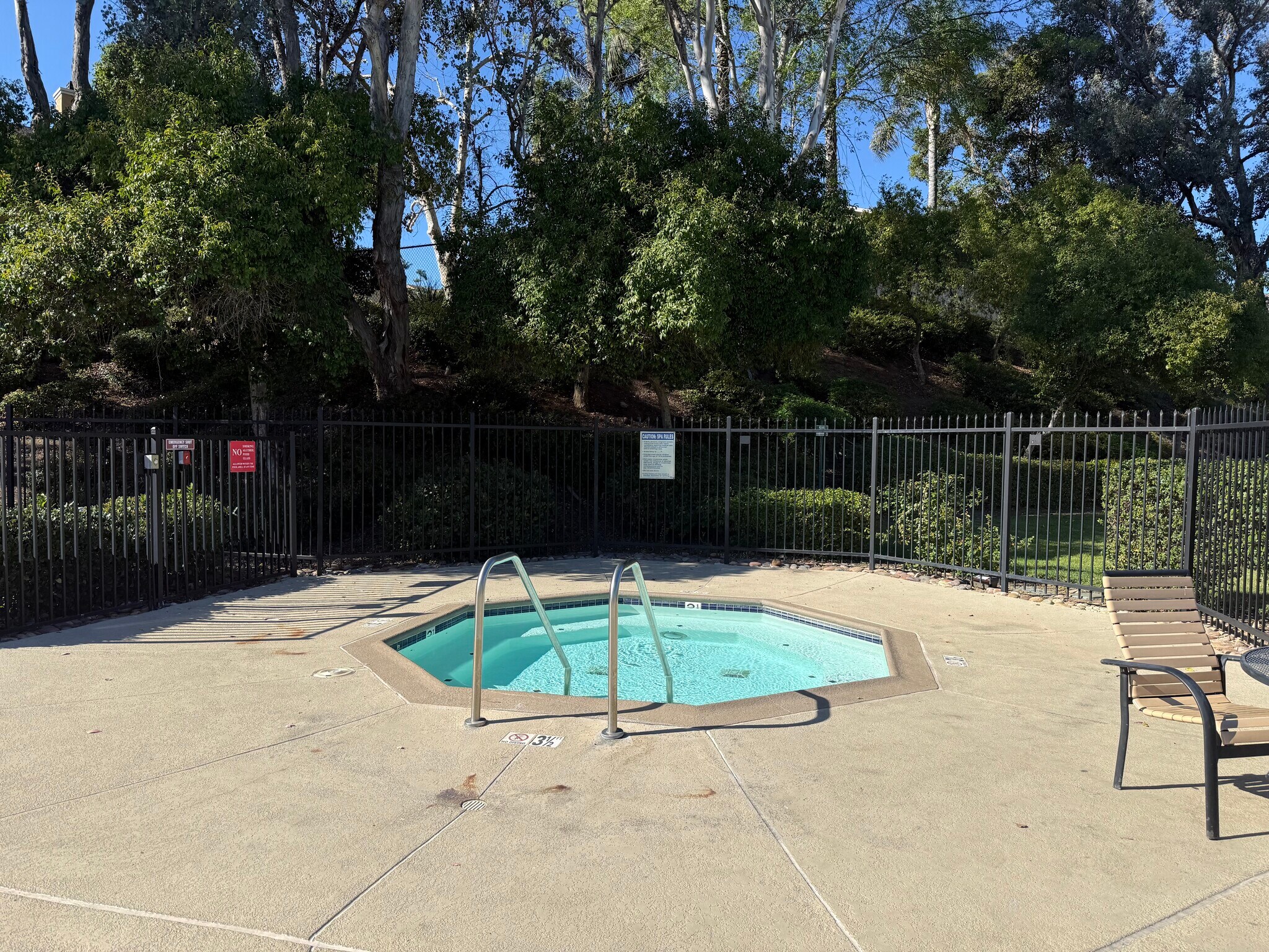 Building Photo - 13551 Comuna Dr