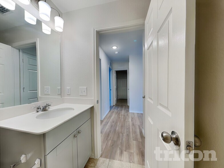 Building Photo - 1125 Waggoner Dr