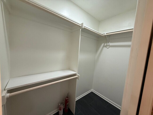 Building Photo - Westwood KS Renovated 3 Bed/2.5 Bath MainLevel Home with Attached Garage and Utilities w/Fee, Own...