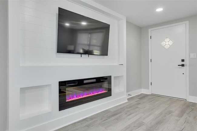 Building Photo - 9124 Lido Ln