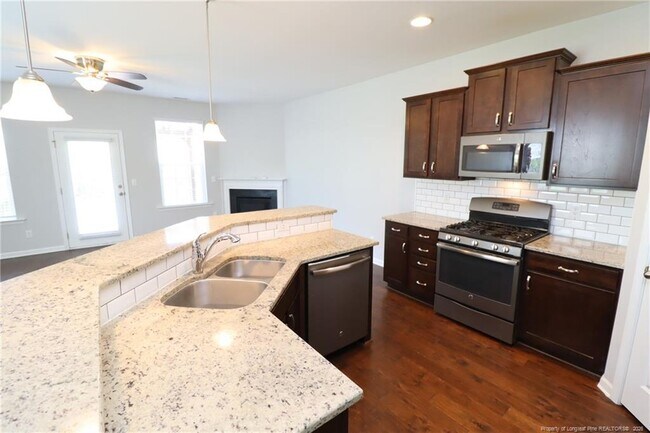 Building Photo - 408 Starkey St