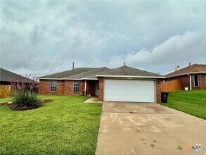 Building Photo - 3303 Solomon Dr