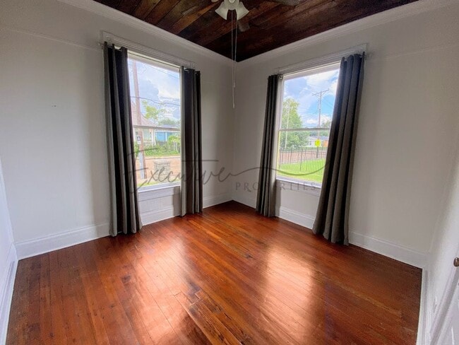 Building Photo - Charpentier District 2-Bed Duplex with Wi-...