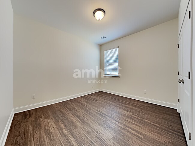 Building Photo - 404 Ronter Ct