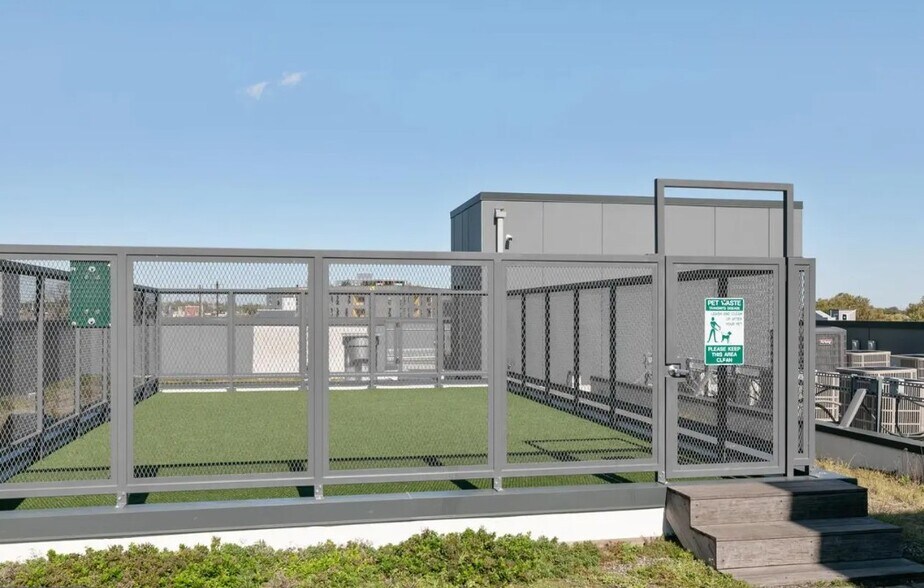 Building Photo - 1501 N 31st St