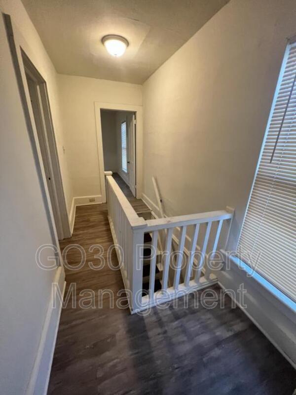 Building Photo - 403 Steel St