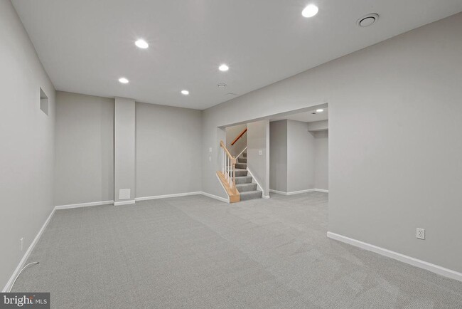 Building Photo - 7 Willwood Ct