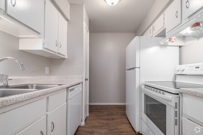 1BR, 1BA - 789SF - Pine Arbor